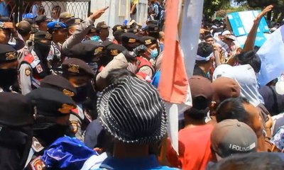 Ratusan Pengungsi Tuntut Pencairan Dana Bantuan Rumah