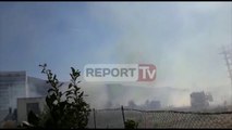 Report TV - Zjarr në Shëngjin, rrezikohen banesat, flakët përhapen me shpejtësi nga era
