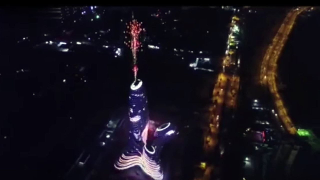 Revuelo en China por el edificio fálico y sus fuegos artificiales