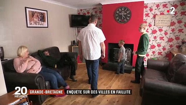 Angleterre : Le témoignage déchirant d'une mère de trois enfants handicapés en mode d'aides dans une ville en faillite. Regardez
