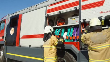 İtfaiyeci çift yangınlara birlikte müdahale ediyor(1) - İZMİR