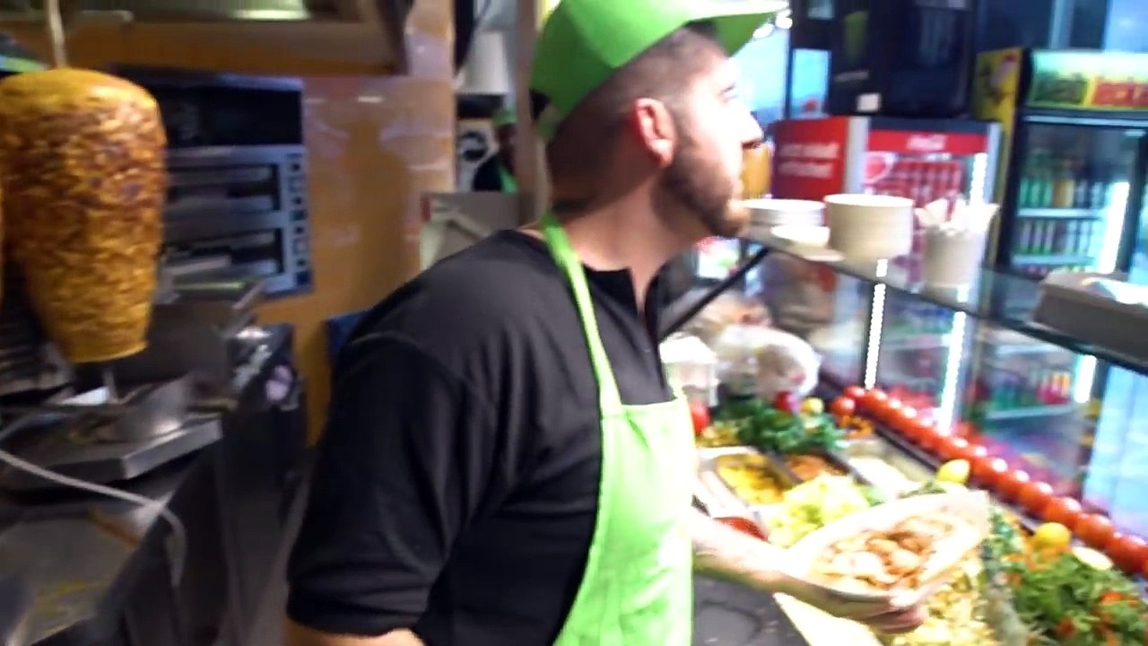 Die größte Dönerfabrik Europas: Hier kostet ein Dönerspieß 3,70 Euro pro Kilo | Galileo | ProSieben