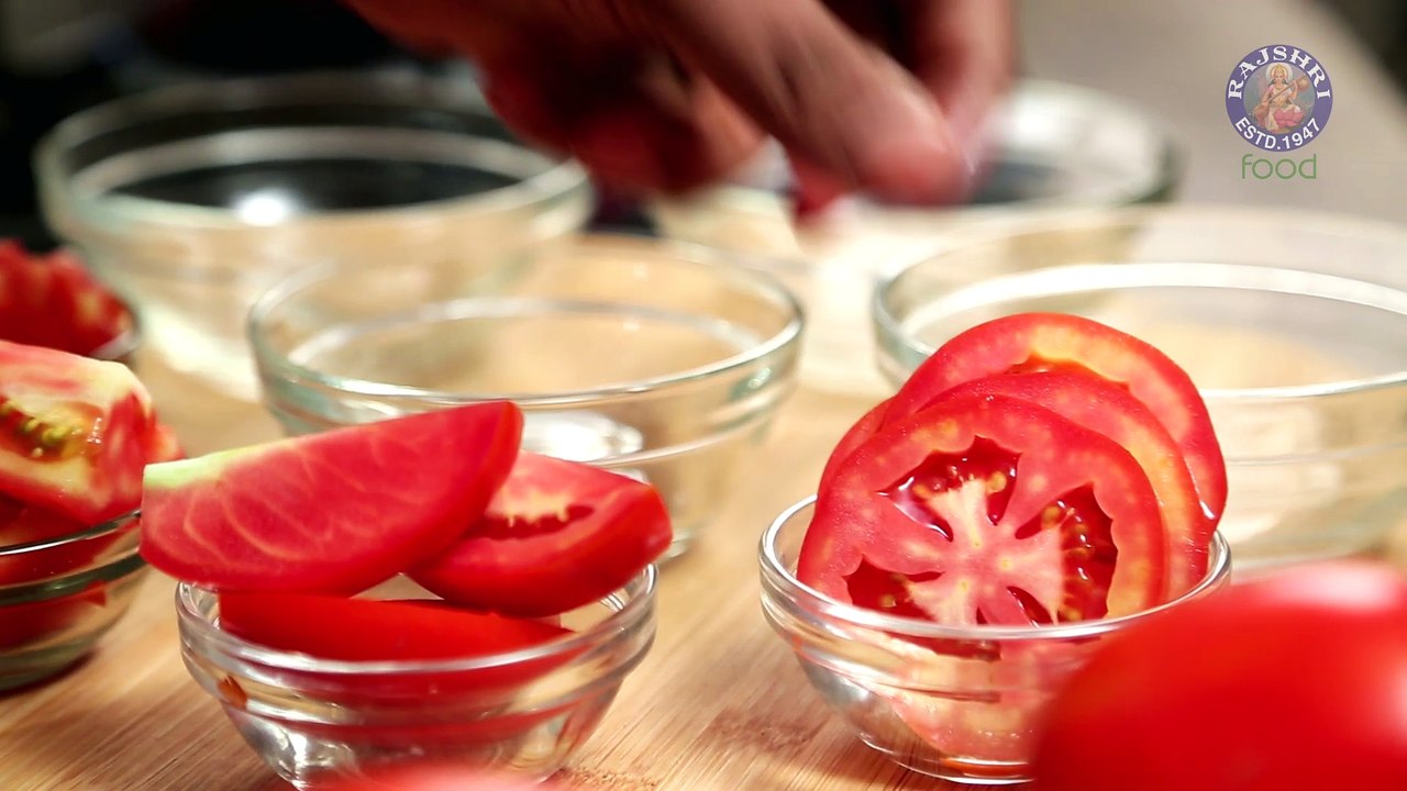 How To Cut Tomatoes Like A Pro - Easy Ways To C...