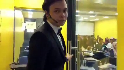 Le prof' le plus respecté au monde !!!