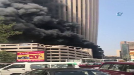 -Kuveyt'te Banka Binasında Yangın