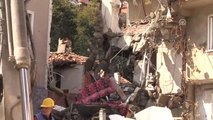 Patlamada Hasar Gören Bina Yıkılıyor