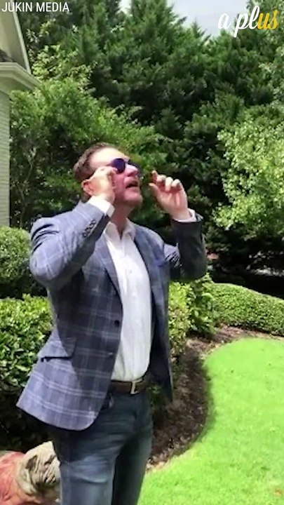 Man Has Priceless Reaction To Seeing Color For The First Time