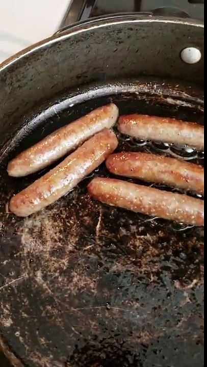 Des vegans affirment que des saucisses crient de douleur lors de la cuisson !