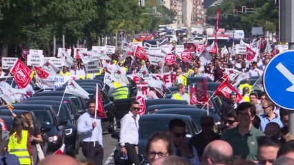 Conductores VTC se manifiestan ante el Ministerio de Fomento