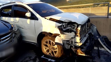 고속버스·화물차 등 7대 추돌...5명 부상 / YTN