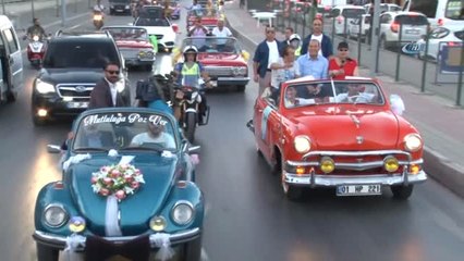 Ünlü İsimler 'Sevgi Korteji' ile Halkla Buluştu