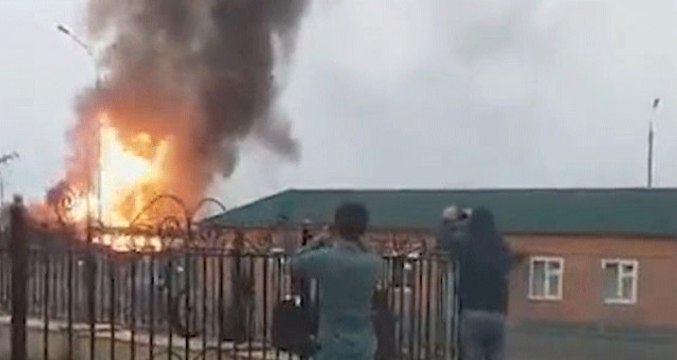 Rusya'da Benzin İstasyonu, Uzun Süre Yandıktan Sonra Havaya Uçtu