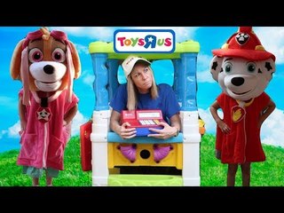 Addy and Maya PRANK the Fake Toys R Us Store
