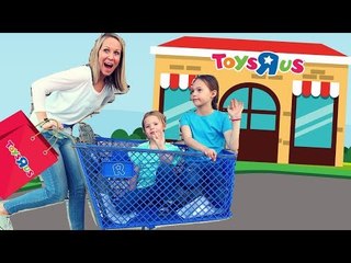 Last Toy School Field Trip to a REAL Toys R Us! 