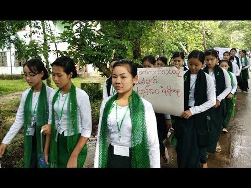 လွည္းကူးပညာေရးေကာလိပ္ဝင္းအတြင္း လူအင္အား ၃ဝဝ နီးပါး ဆႏၵျပ