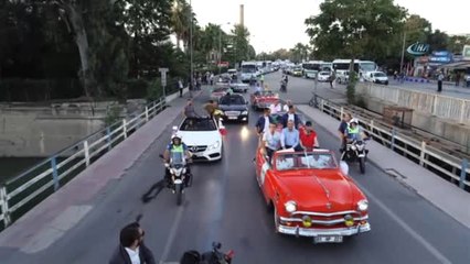 Ünlü İsimler 'Sevgi Korteji' ile Halkla Buluştu... Kortej Havadan Görüntülendi