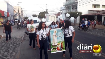 Emoção e lágrimas marcam velório de João Pedro