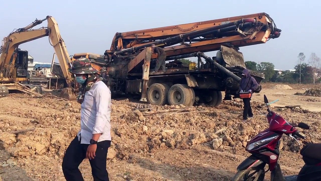 heavy equipment getting stuck, truck stuck in mud , Truck mudding gone wrong