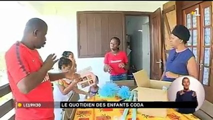 Dimanche 23 septembre sera la Journée mondiale des sourds et malentendants... L'occasion de nous interesser aux CODA, les enfants entendants nés de parents sour