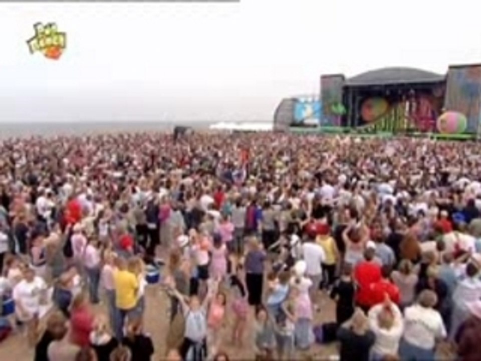 Blazin'Squad - Revolution (Live Pop Beach 06-06-04)