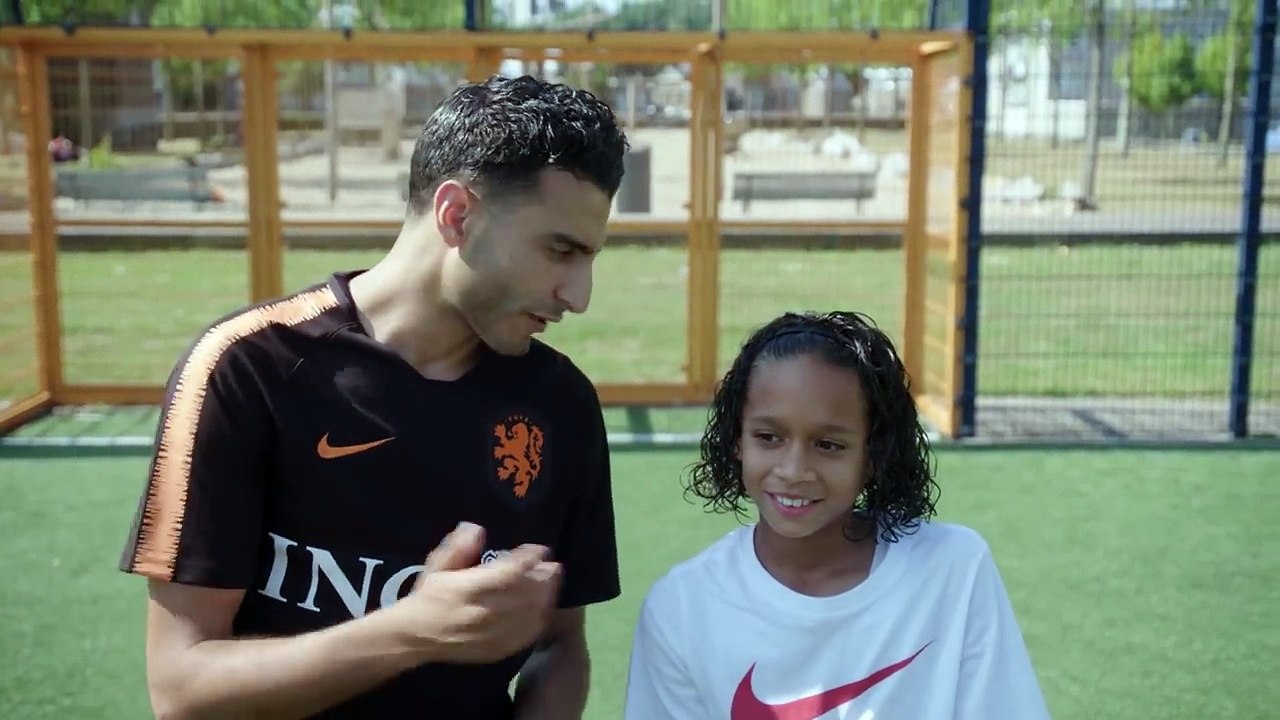 KLEINE JONGEN GESCOUT DOOR FC BARCELONA!