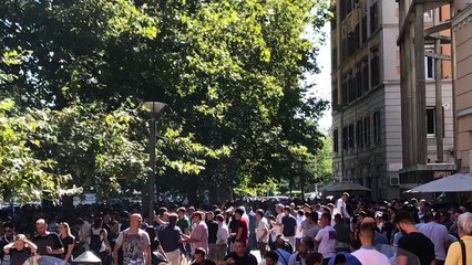 Derby, i tifosi in coro: "Chi non salta della Roma è!"