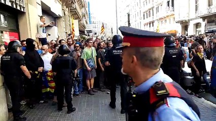 Tensió amb els Mossos d'Esquadra al carrer de Bergara