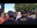 PD pret Ramën me protestë në Korçë, Balliu policëve: Për kë punoni ? 'Punojmë për familjen'