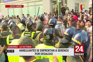 La Victoria: entre golpes agentes policiales, serenos y ambulantes se enfrentaron durante desalojo