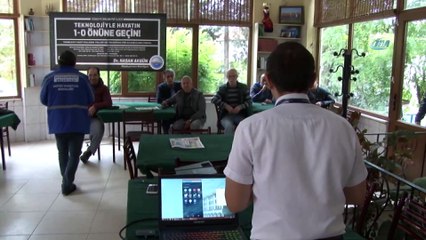 Kıraathanelerde vatandaşlara akıllı telefon eğitimi