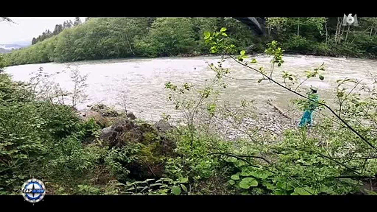 Arnaud Ducret pris de panique dans un courant est secouru par Mike Horn - Regardez