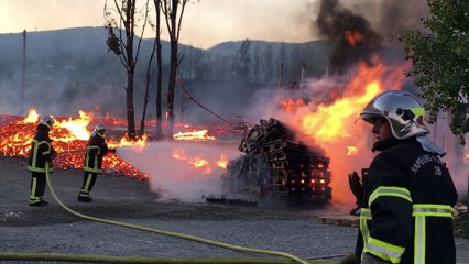 Incendie dans un entrepôt de palettes à Marsanne