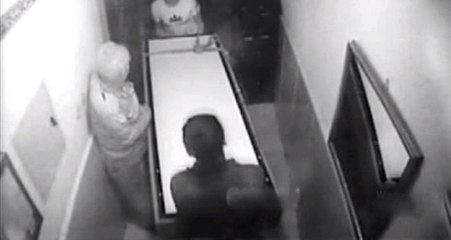 Öldürülen Gencin Cansız Bedeni, Baza İçerisinde Binadan Çıkarıldı