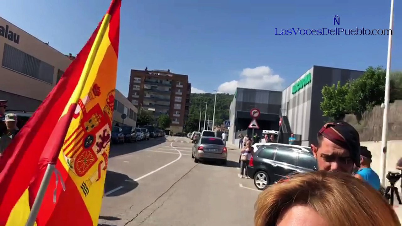 Torra recibido con himno de Guardia Civil y despedido con «hijo de puta y nazi» en Barcelona