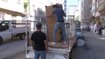 Öğrenciler Geldi, İkinci El Eşyacıların Yüzü Güldü