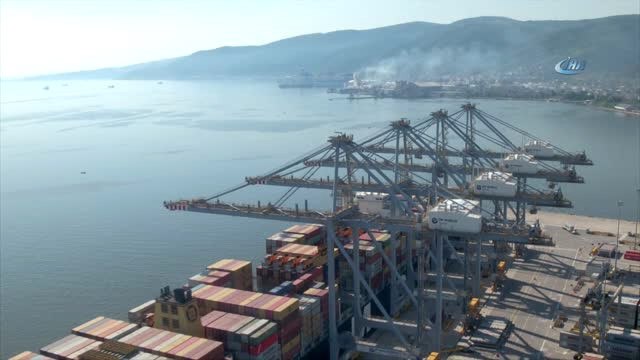 Tonlarca Ağırlıktaki Konteynerler 1.5 Kilometre Öteden Kontrol Ediliyor