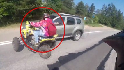 무리한 추월이 부른 사고...헬멧이 살렸다 / YTN