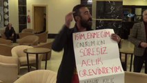 İzmir Büyükşehir Belediyesi'nde İşten Atılan İşçi CHP'lilerin Toplantı Yaptığı Otelde Eylem Yaptı