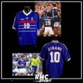 Le maillot de Zidane 98, le dernier de Benzema, du cyclisme... Les pépites des enchères chez Drouot
