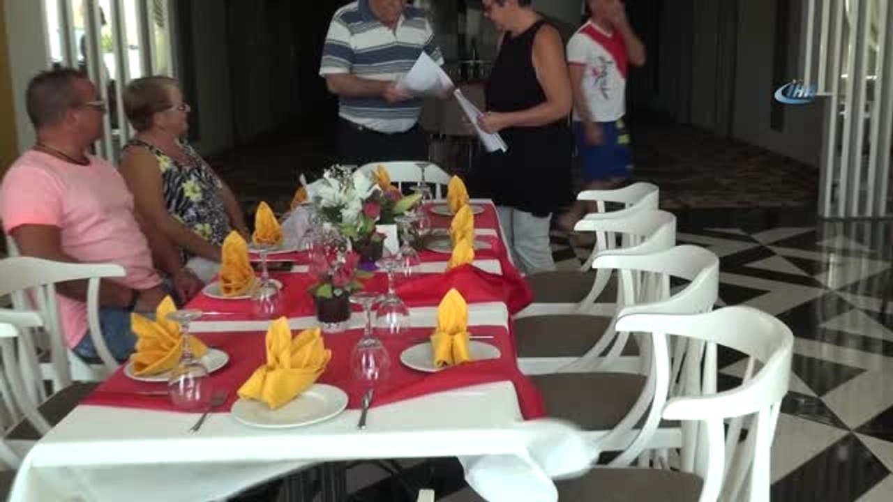 80 Yaşındaki Türkiye Aşığı Alman Turistin 50. Tatiline Pastalı Kutlama
