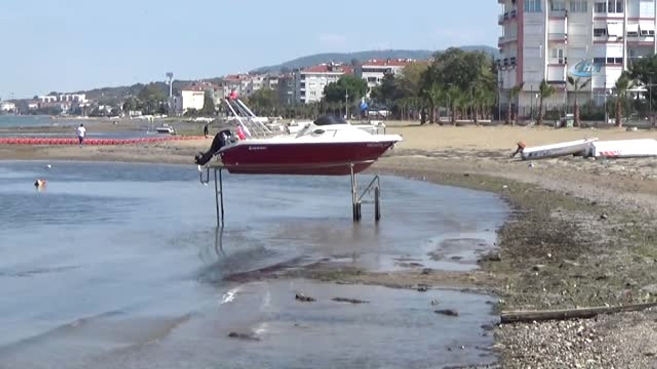 Deniz Suyu Çekildi, Vatandaşlar Deprem Sinyali Zannetti