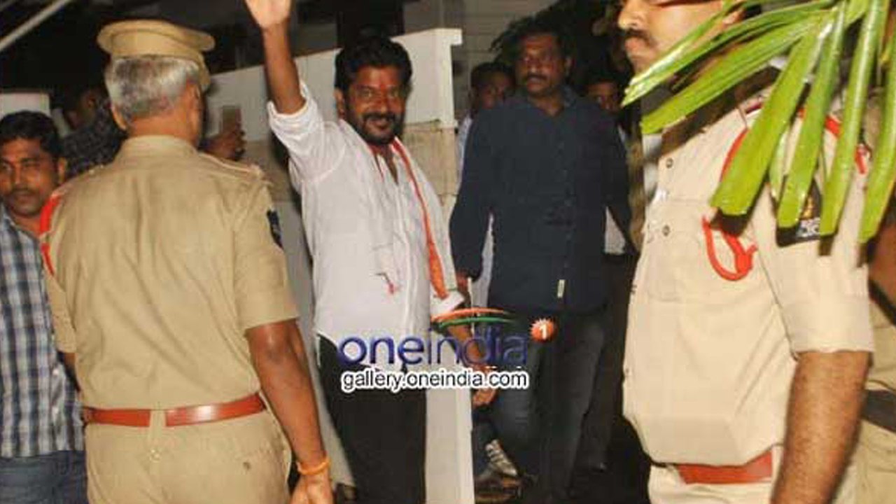రేవంత్‌ భార్యను బ్యాంక్‌కు తీసుకెళ్లిన అధికారులు..!