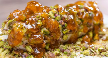 طريقة عمل جبن الماعز بالعسل والتين والفستق