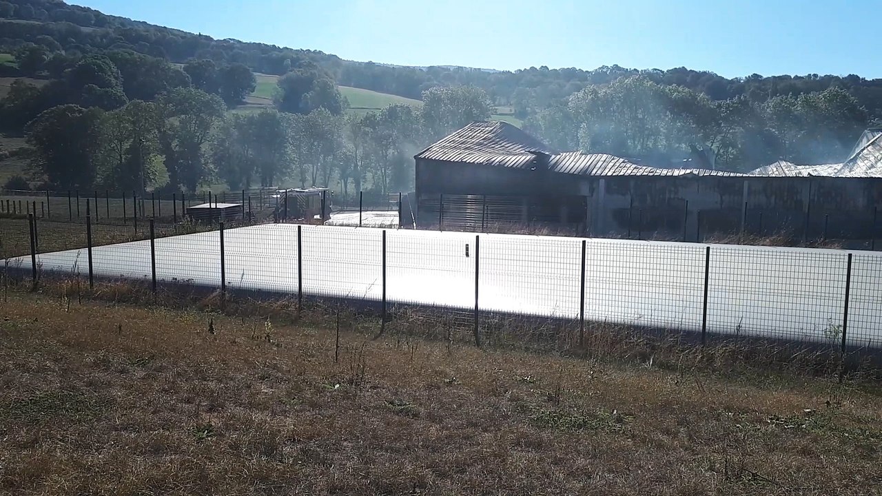 Vue d'ensemble des abattoirs Gesler en proie à un incendie