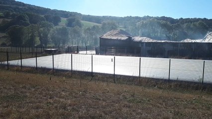 Vue d'ensemble des abattoirs Gesler en proie à un incendie