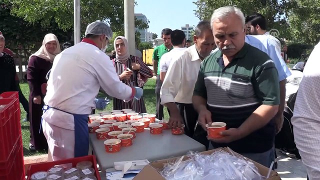 AK Parti'li Jülide Sarıeroğlu'ndan aşure ikramı - ADANA