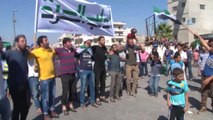 İdlib'de Halk Türklere Şükran, Esad'a Öfke Gösterisi Yaptı- İdlibliler Rejimin Hapishanelerindeki...