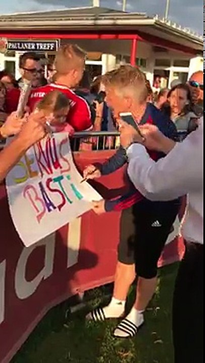 Thanks to all the great fans who came out today to watch us practice. See you again on Tuesday! #servusbasti FC Bayern Munich Chicago Fire