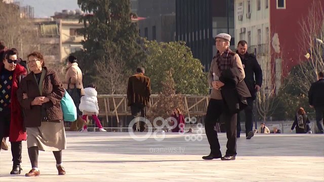 Ora News - Familjet shqiptare me borxhe, shpenzimet janë rritur më shumë se të ardhurat