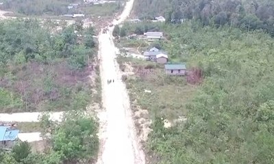 Mencari Sinyal Komunikasi di Batas Negeri